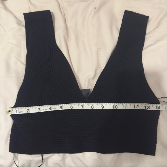 NWT House of Harlow 1960 Black Deep V-Neck Cropped Compresion Knit Crop Top L - Picture 3 of 7